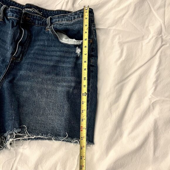 Plus Denim Boyfriend Shorts Women Stretch Size 22W Distressed Universal Threads - Picture 7 of 9